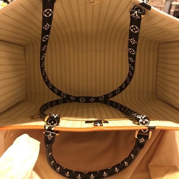 🔥Jungle Louis Vuitton OnTheGo GM and Wallet🔥 - Picture 6 of 7